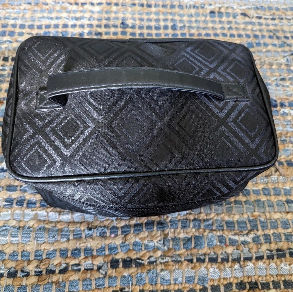 Estée Lauder Black Travel Cosmetic Bag Size 9"L x 6"W x 5"H Curlers No Heat Insi